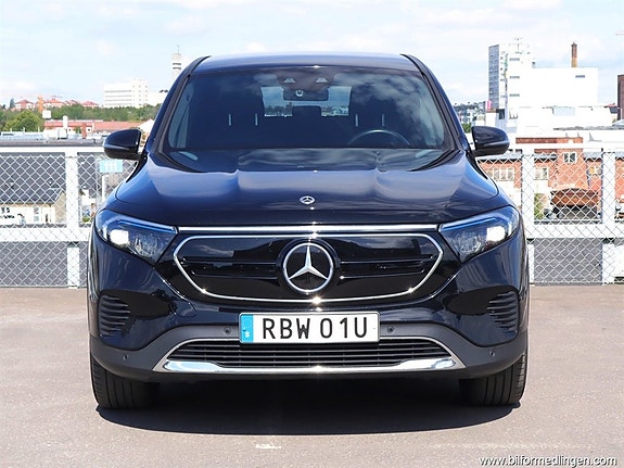 Mercedes-Benz EQB250 2 of 5
