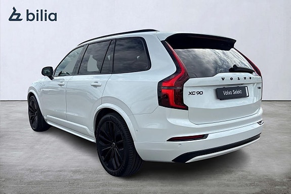 Volvo XC90 2 of 5