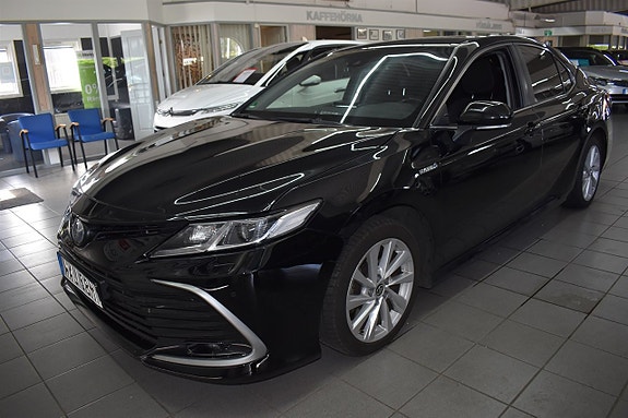Toyota Camry 4 of 5