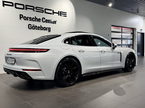 Porsche Panamera 4S 4 of 5