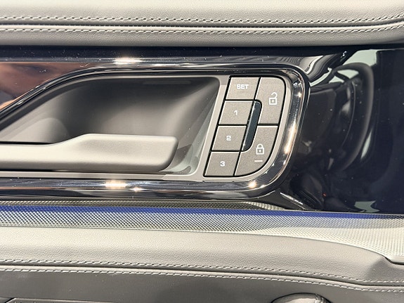 Porsche Panamera 4S 17 of 30