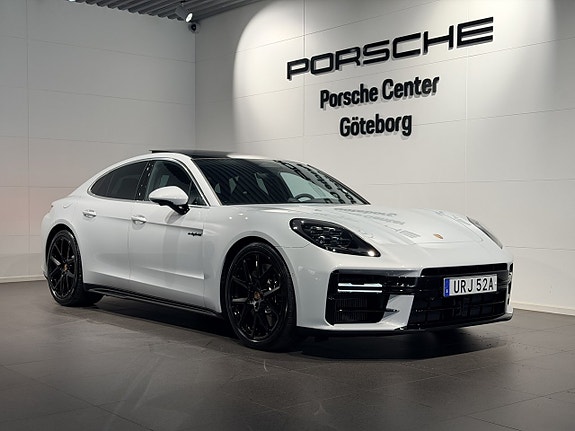 Porsche Panamera 4S 2 of 5