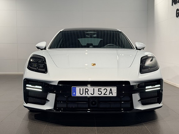 Porsche Panamera 4S 3 of 5