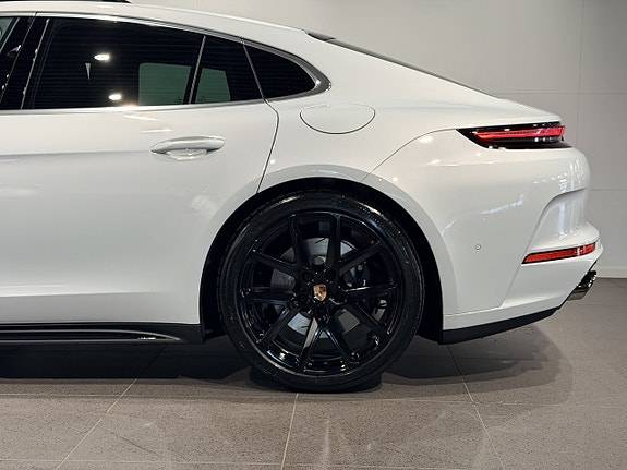 Porsche Panamera 4S 10 of 30