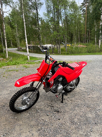 Honda CRF 110 2 of 5
