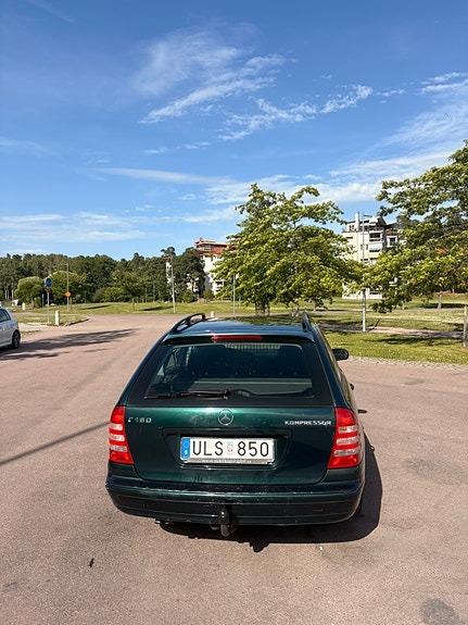 Mercedes-Benz C180 3 of 5