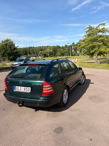 Mercedes-Benz C180 2 of 5