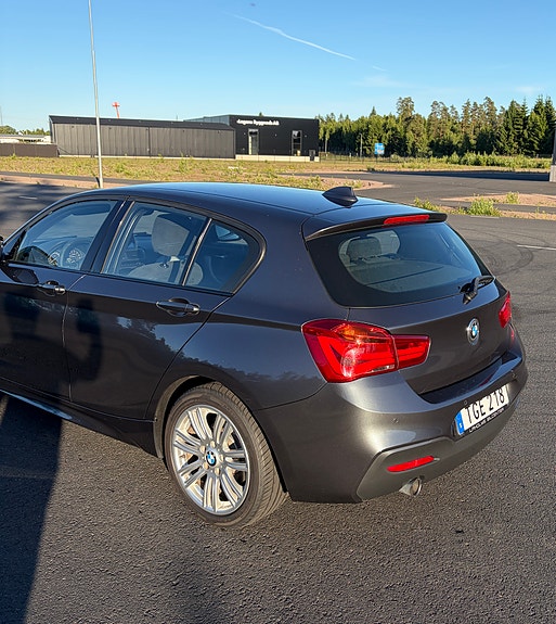 BMW 118i 3 of 5