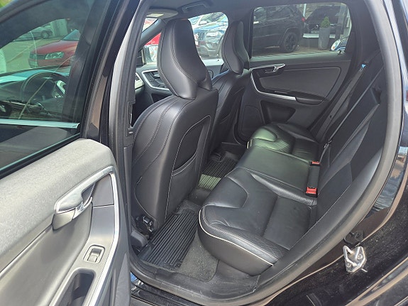Volvo XC60 4 of 5