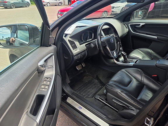 Volvo XC60 2 of 5