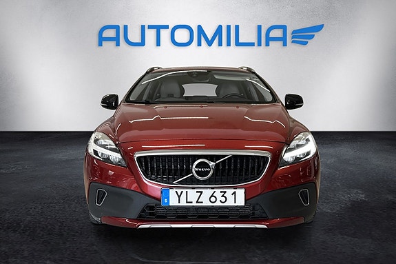 Volvo V40 Cross Country 3 of 5