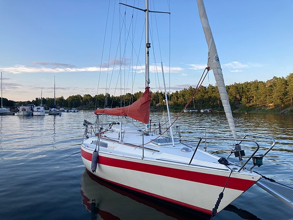 HELMSMAN 26 1/4 TON — View photo 1