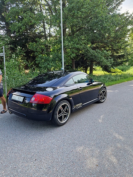 Audi TT 2 of 5