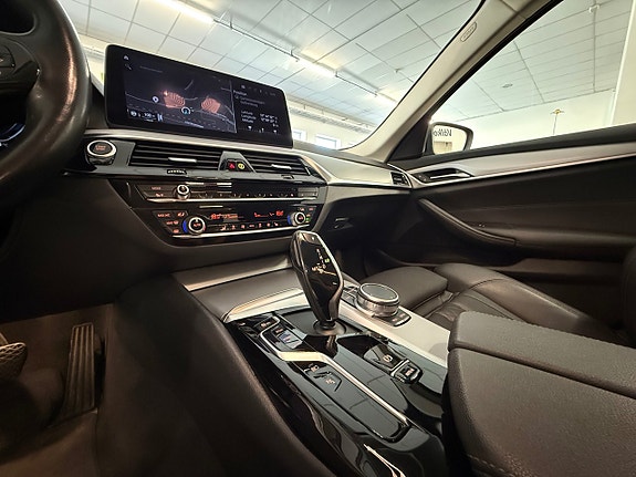 BMW 530e 12 of 23