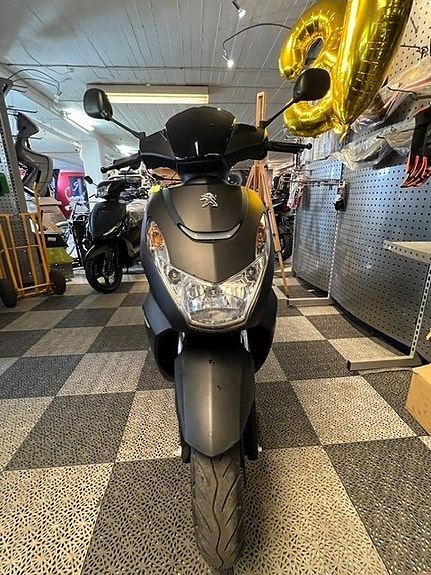 Peugeot Kisbee Black Edition 2 of 7