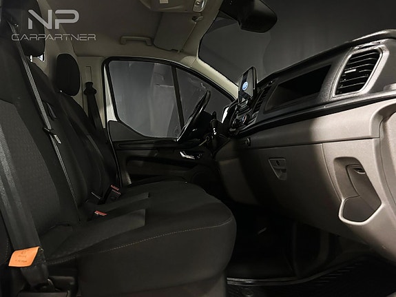 Ford Transit Custom 11 of 23