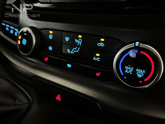 Ford Transit Custom 16 of 23