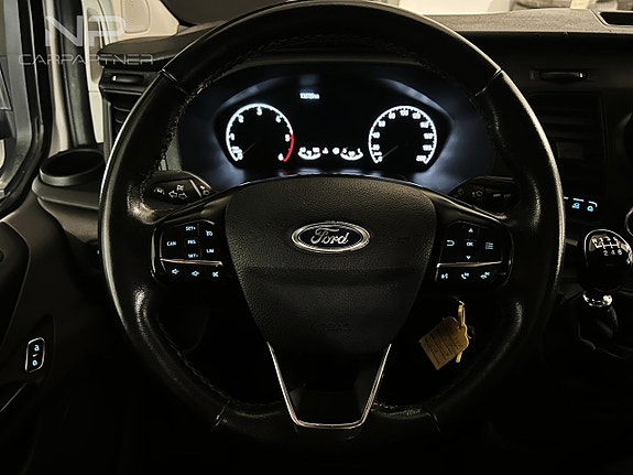 Ford Transit Custom 13 of 23