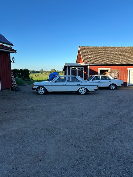 Mercedes-Benz 200 2 of 5
