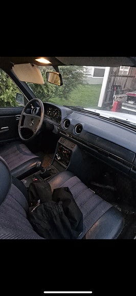 Mercedes-Benz 200 3 of 5