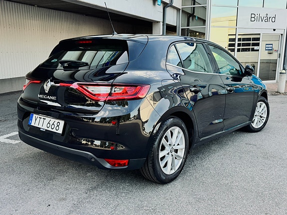 Renault Megane IV 4 of 5