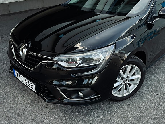 Renault Megane IV 2 of 5