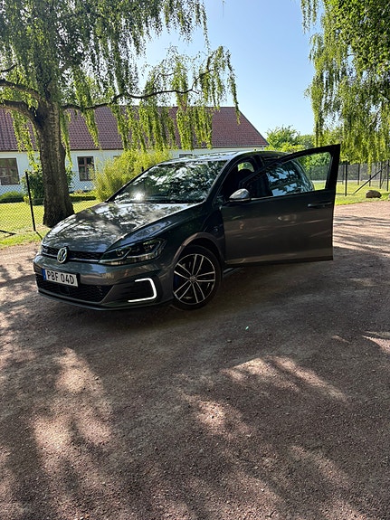 Volkswagen Golf VII 2 of 5
