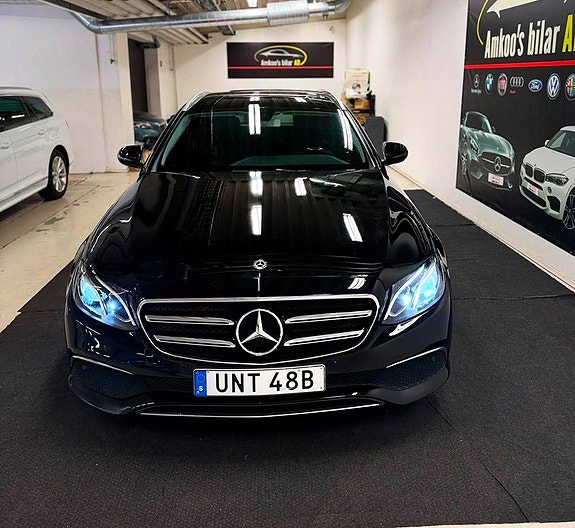 Mercedes-Benz E220 5 of 5