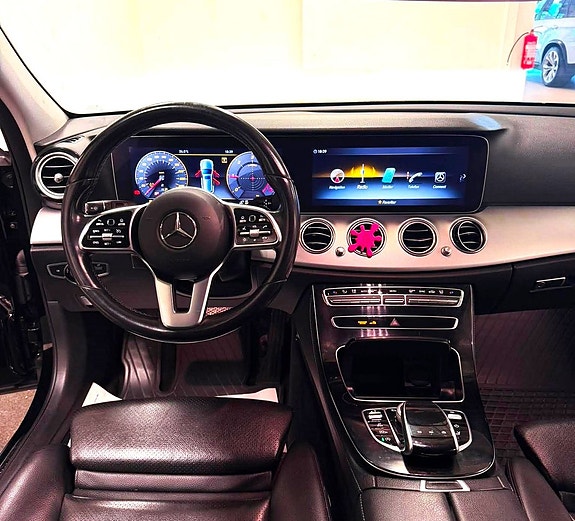 Mercedes-Benz E220 14 of 23