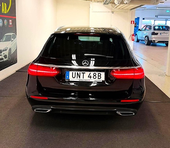 Mercedes-Benz E220 8 of 23