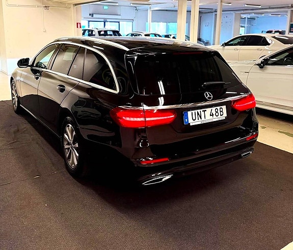 Mercedes-Benz E220 7 of 23