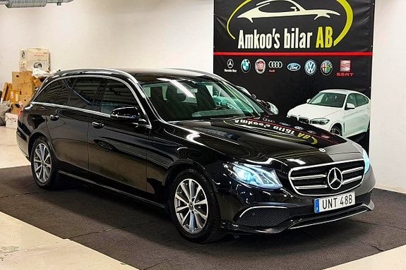 Mercedes-Benz E220 2 of 5
