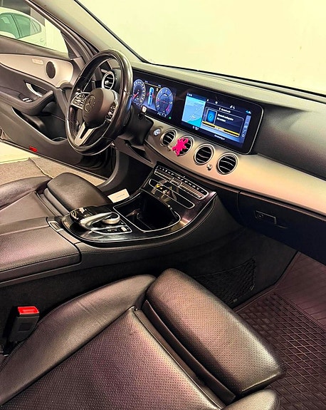 Mercedes-Benz E220 20 of 23
