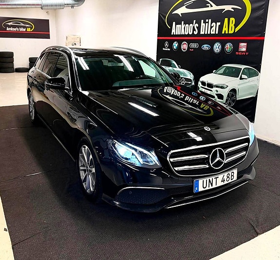 Mercedes-Benz E220 4 of 5