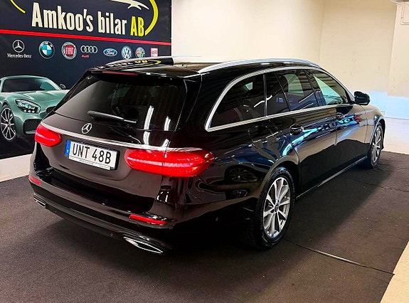 Mercedes-Benz E220 9 of 23