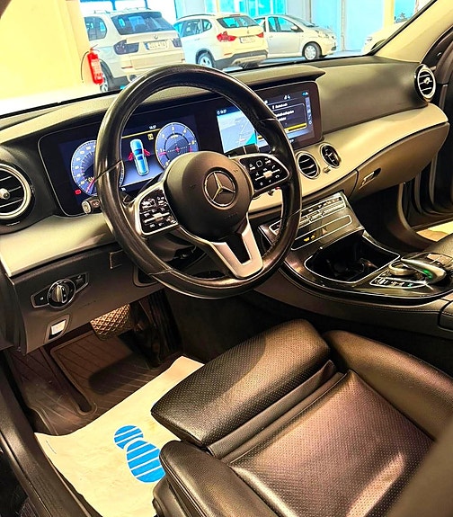 Mercedes-Benz E220 13 of 23
