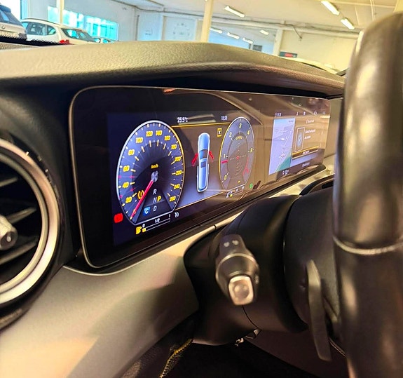 Mercedes-Benz E220 16 of 23
