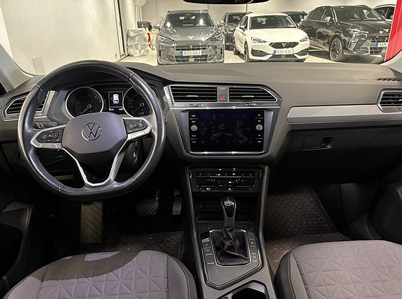 Volkswagen Tiguan 4 of 5