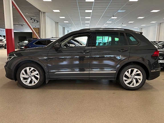 Volkswagen Tiguan 2 of 5