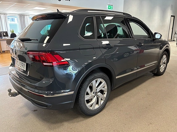 Volkswagen Tiguan 3 of 5