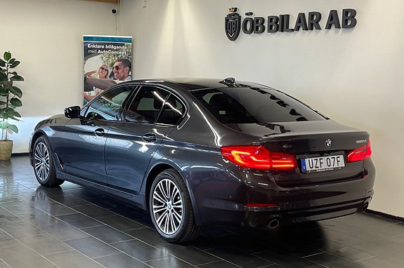 BMW 520d 3 of 5