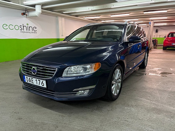 Volvo V70 2 of 5