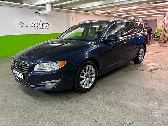 Volvo V70 3 of 5