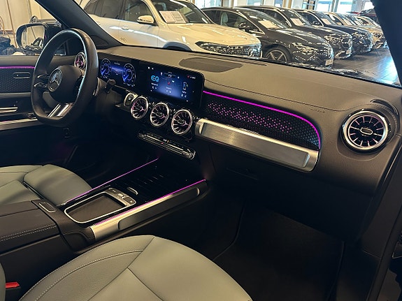 Mercedes-Benz EQB250+ 10 of 16