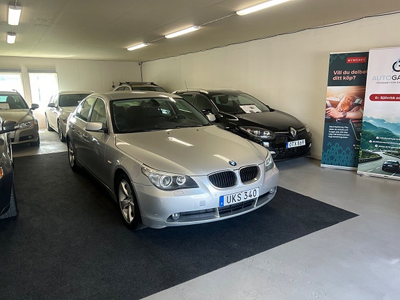 BMW 520i 3 of 5