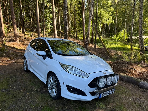 Ford Fiesta 4 of 5