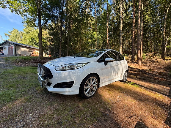 Ford Fiesta 3 of 5