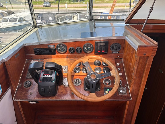Coronet 27 Seafarer II 3 of 7