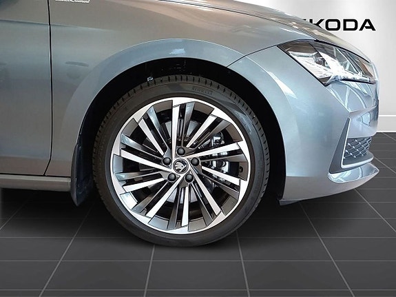 Skoda Superb 9 of 17