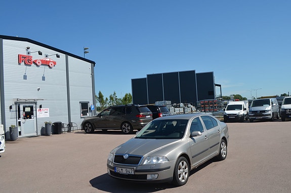 Skoda Octavia 2 of 5